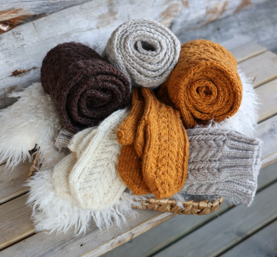 HILHA ASUSTEET / Pipon, lapasten, kaulaliinan ja säärystimien Suomenkielinen ohje / FIN