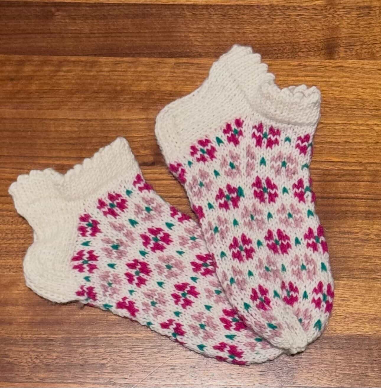 KESÄNIITTY / SUMMER MEADOW sock guide (ENG) / Englanninkielinen ohje